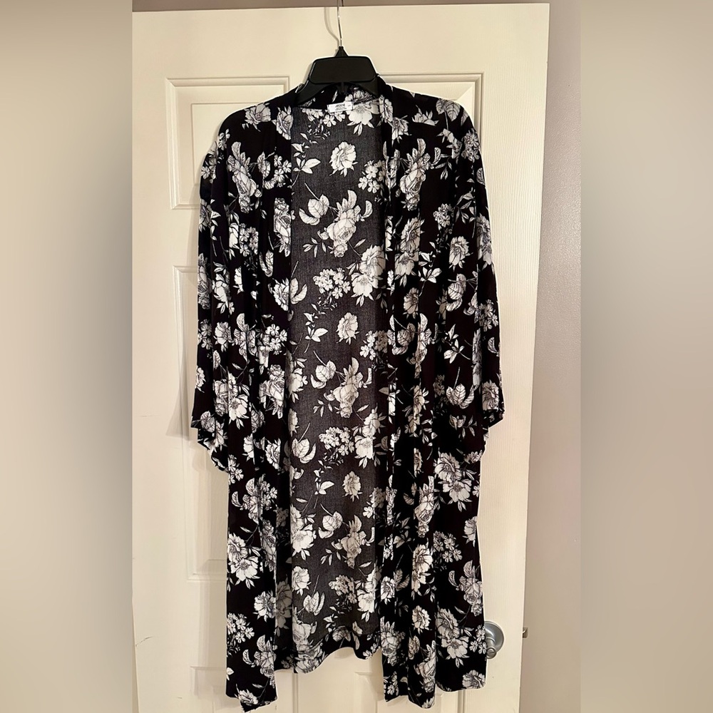 Floral Black and White Kimono